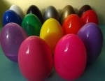 Големи цветни пластмасови великденски яйца, две части, 18 см, асортимент