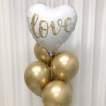 Бял фолиев балон със златен надпис Love, сърце 45 см