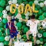 Футболно парти надпис от балони букви GOAL, злато