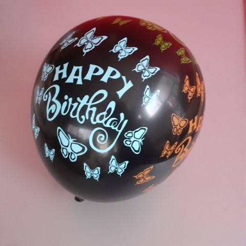 Черен балон за рожден ден с разноцветни пеперуди