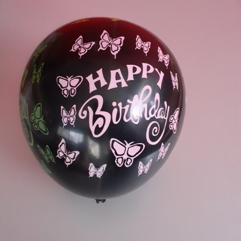 Черен балон за рожден ден с разноцветни пеперуди